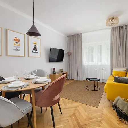Apartment Close To The Old Town - Metro Station Daire