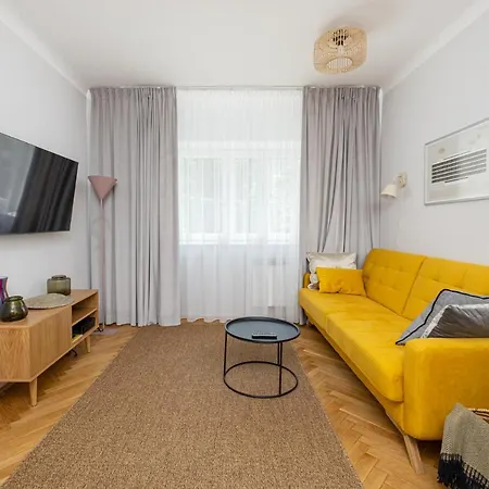 Apartment Close To The Old Town - Metro Station Daire *