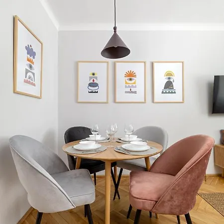 Daire Apartment Close To The Old Town - Metro Station *