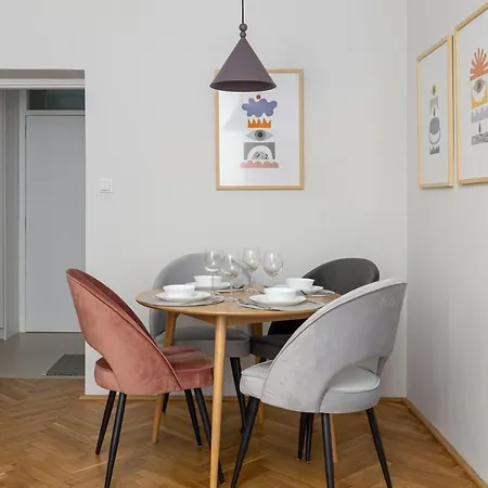 Apartment Close To The Old Town - Metro Station * Varşova