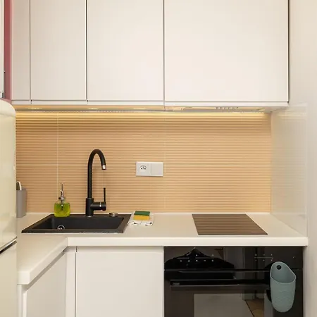 Modern Near Metro Appartement Varsovie