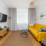 Modern Near Metro Apartman *
